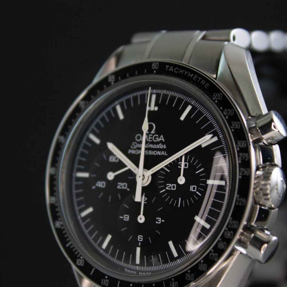 Watch Omega Speedmaster second-hand