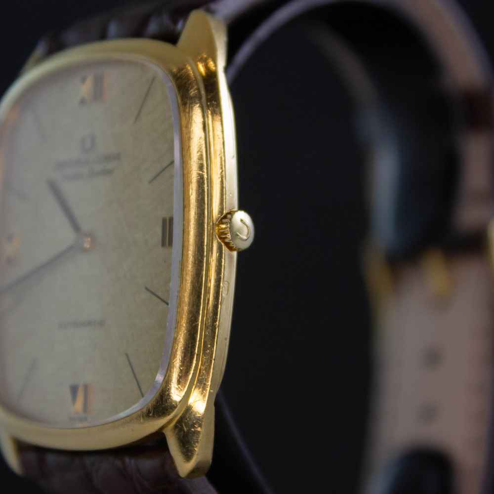 Reloj Universal Geneve Golden Shadow 18k inicio.second_hand