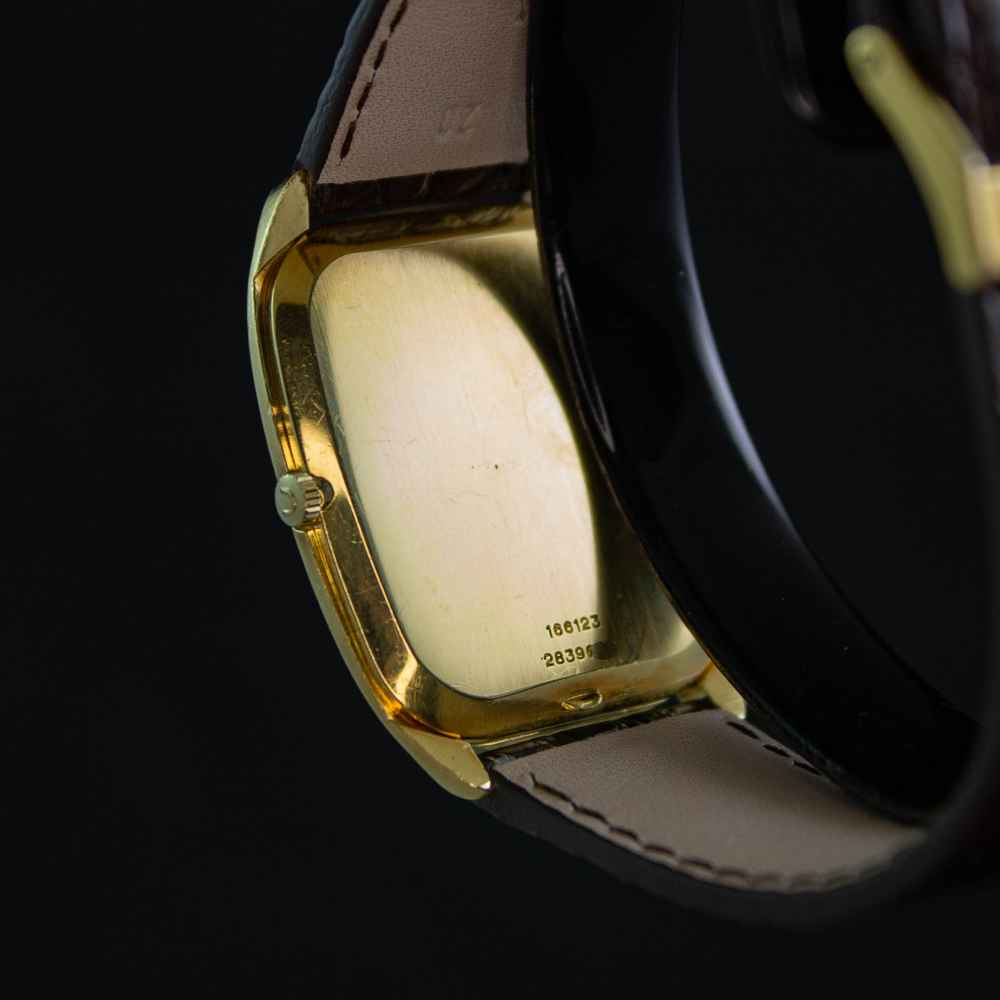 Reloj Universal Geneve Golden Shadow 18k inicio.second_hand